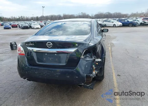 2015 Nissan Altima 2.5 S из США, поврежденный, VIN 1N4AL3AP8FN376925